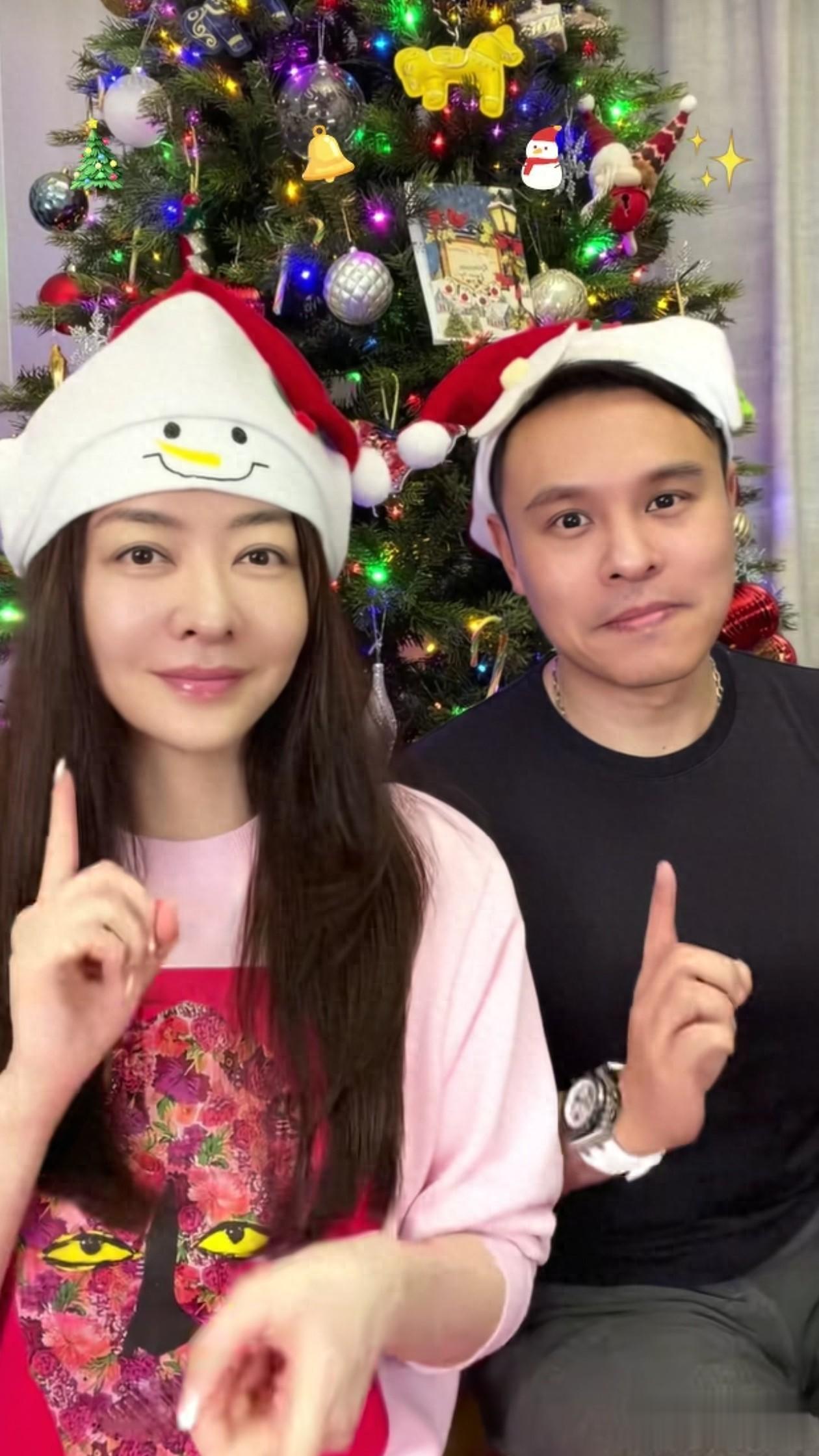 45岁熊黛林和老公一起跳手势舞！两人很有夫妻相，画面温馨又幸福