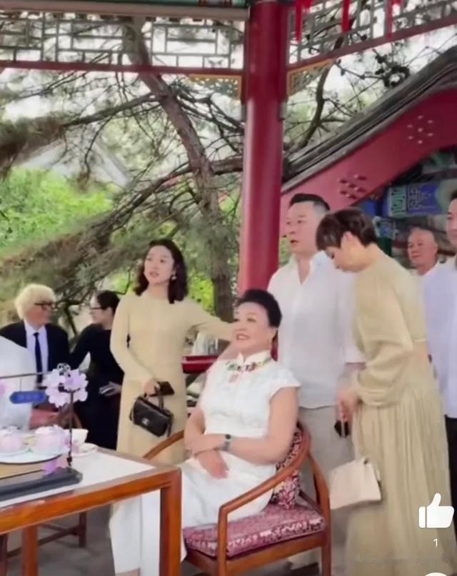 整场婚礼最嗨在晚宴!两位神秘人物出现,马筱梅放飞自我变小迷妹