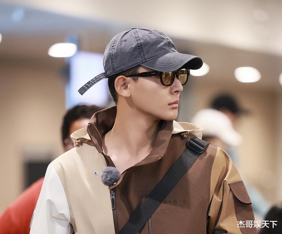 陈数和张晚意对嘴喝一瓶饮料，让我看到了《花少7》有多假