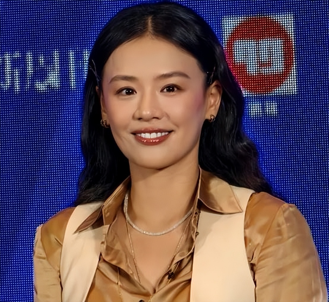 又是电影节:马思纯瘦成纸片人,易烊千玺又老又嫩,张颂文面相变了