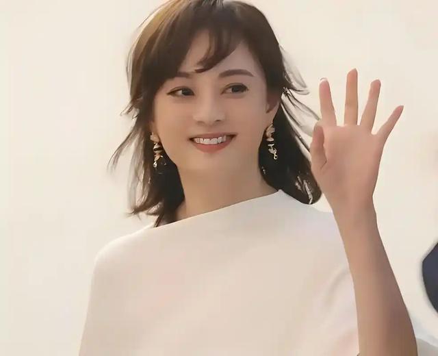 结婚纪念日忙辟谣！“移民风波”发酵5天，孙俪的回应让网友沉默