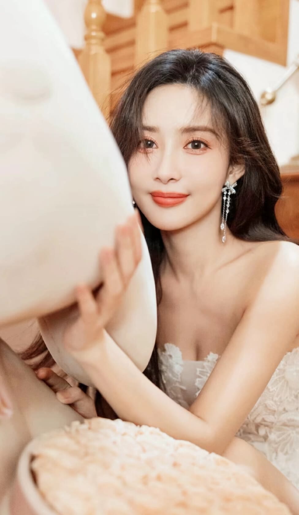 内娱造型黑马!孟子义黑纱礼裙气场全开