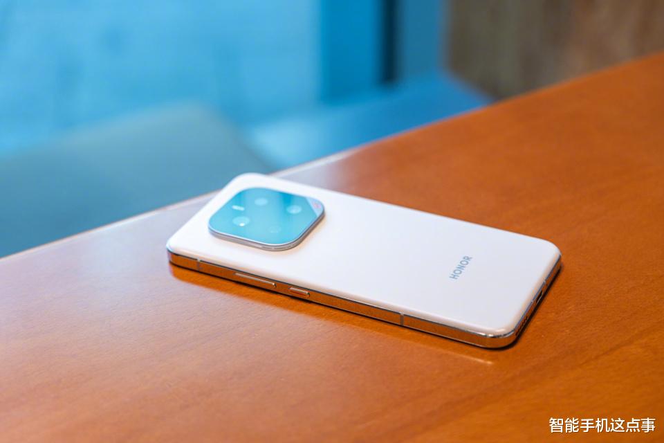 荣耀年底新机盛宴:500系列、GT2系列、Magic8系列,均传新消息!