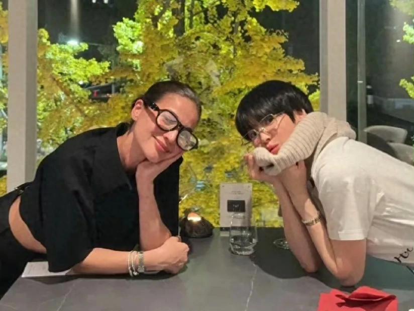 宋慧乔2025超短发惊艳亮相：一场时尚与转型的双重盛宴！