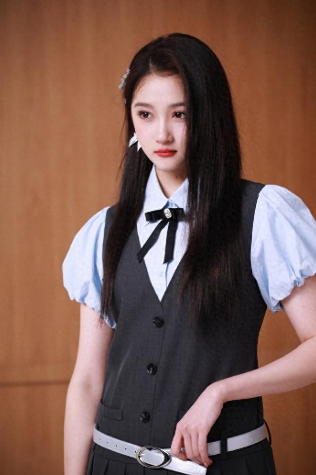 关晓彤：纯情学妹风