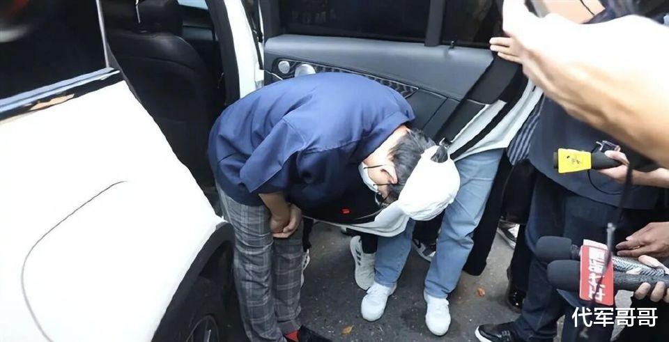 黄子佼承认与孟耿如已经离婚,须负担女儿抚养费,请求法官轻判