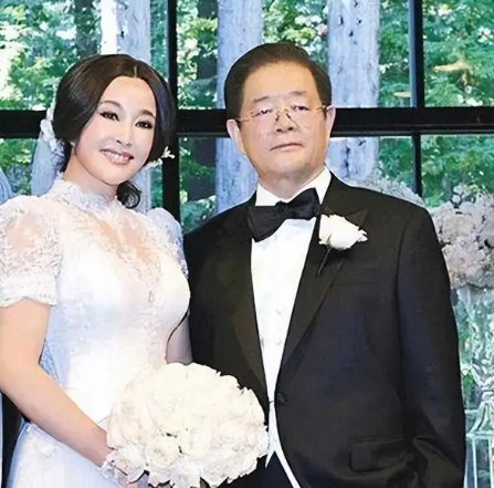 偷漏税风波没结束,就突传刘晓庆6月29日凌晨离世,本人紧急发声