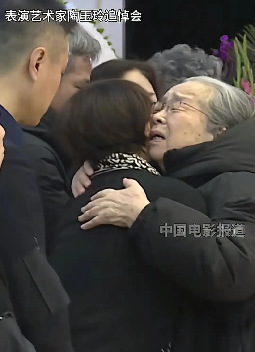 陶玉玲追悼仪式!众老戏骨现身 89岁李明启痛哭 张光北透露住院细节