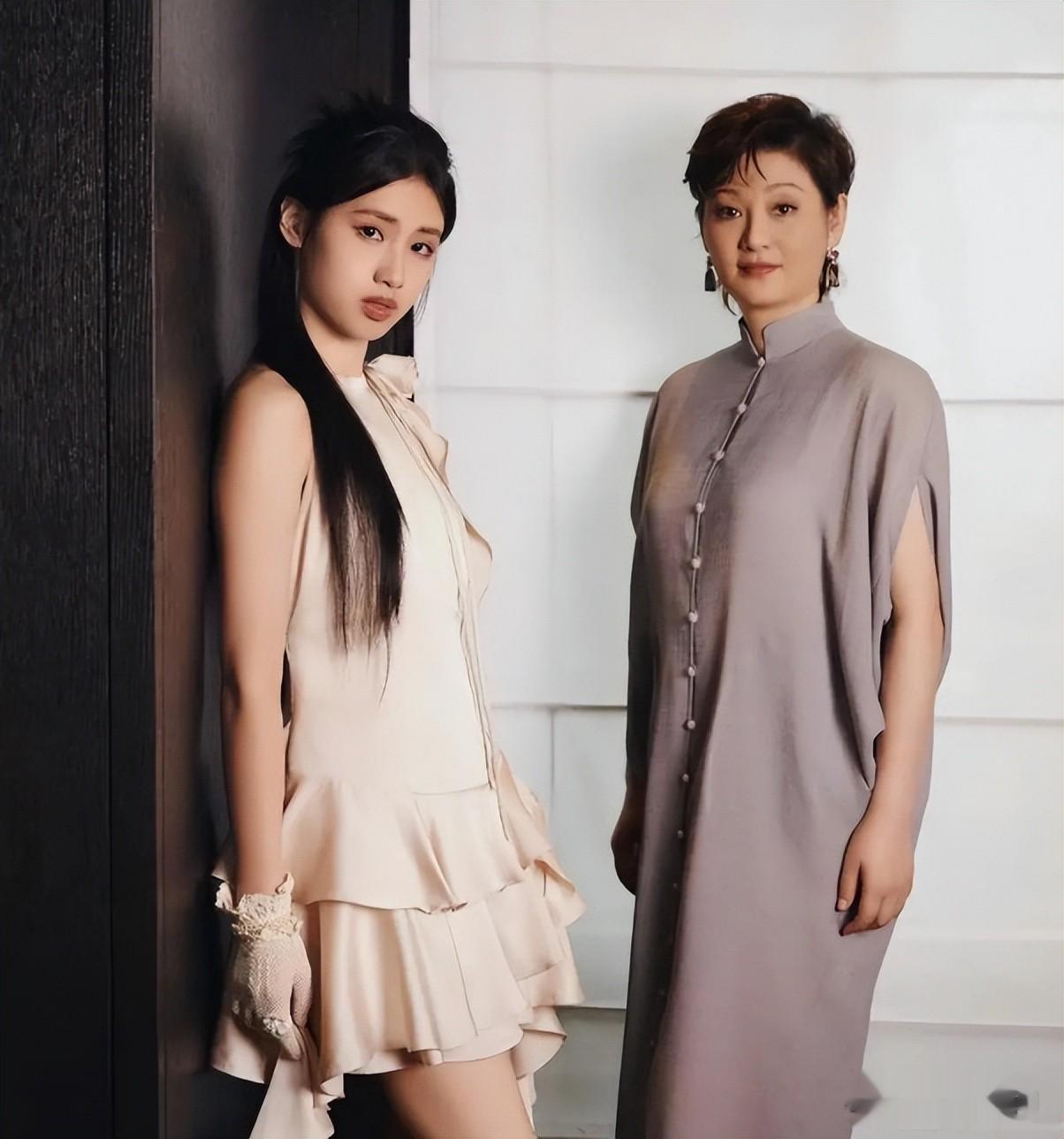 徐帆回应离婚传闻五个月，冯小刚近况曝光，狐狸尾巴终于藏不住了