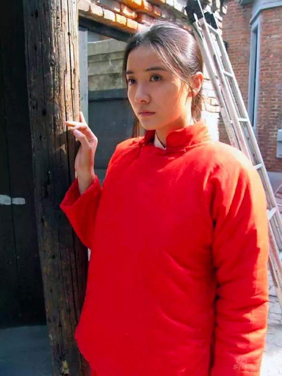 宋佳获金鸡影后遭质疑，张艺谋说出得奖原因，央媒力挺祝贺！