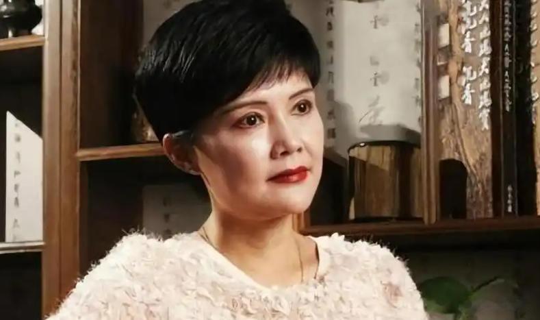 她11岁被导演看中,与名导同居多年被抛弃,如今复出却无人问津