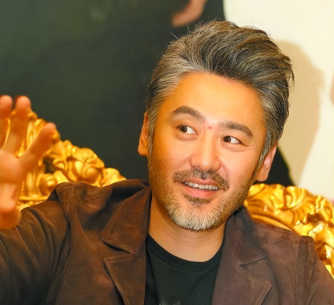 上梁不正下梁歪？半个月吴秀波迎两大噩耗，儿子两年前疑自绝后路