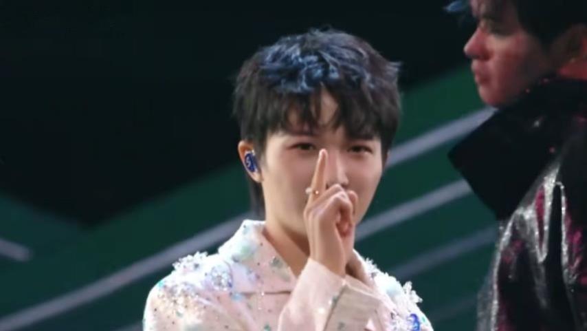 618晚会：阵容神仙打架，周深唱跳舞台收视登顶，实力打脸营销号