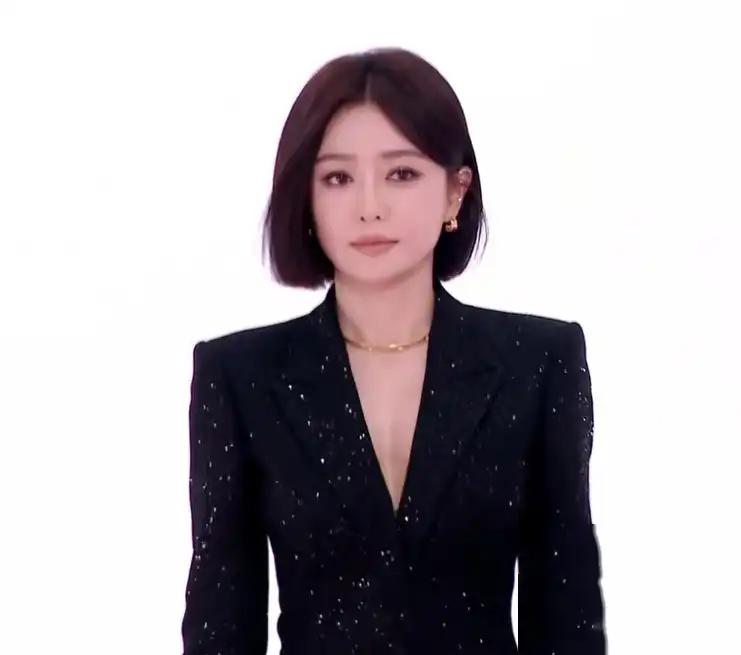 这一夜宋佳像猛虎下山！穿旗袍美到脚趾尖完全不顾倪妮赵露思死活