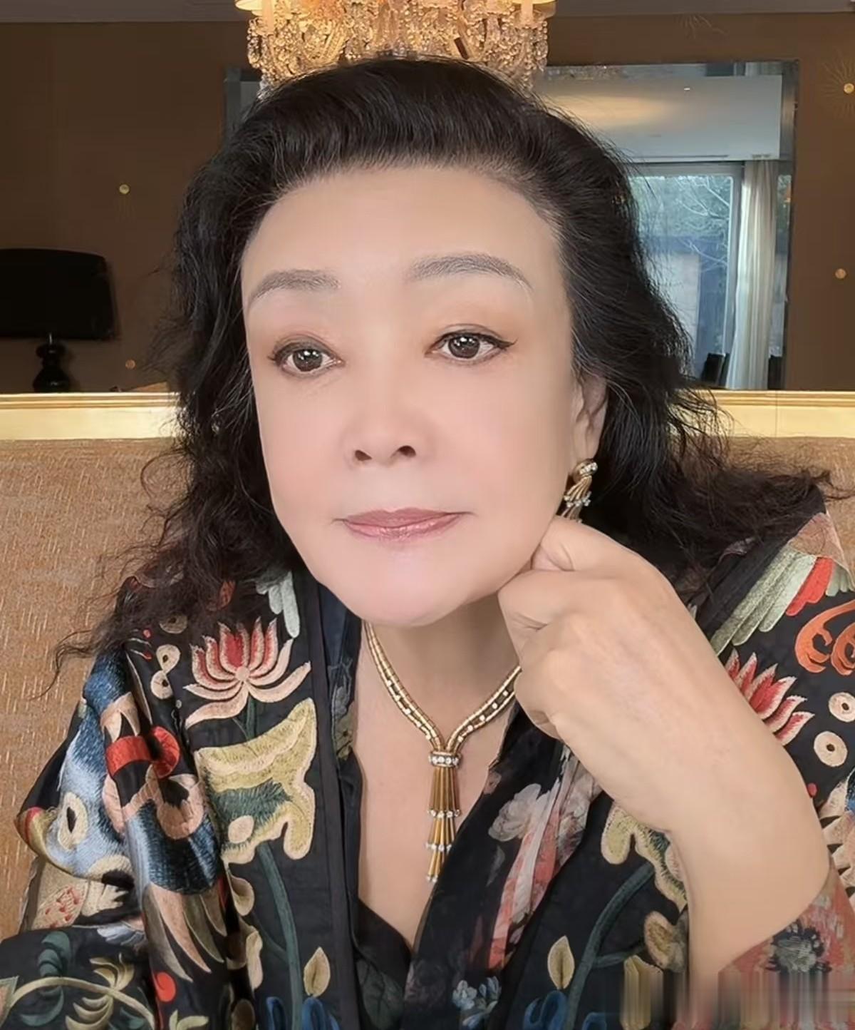 小菲喜提三胎宝爸,今日返京,透露心情还行!一家或将湾湾过年!