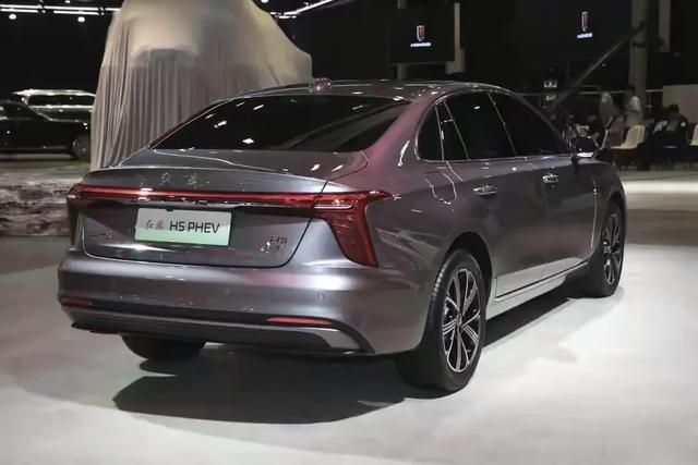 红旗良心豪车，炸懵车圈！15.98万起，续航1600km，整车终身质保