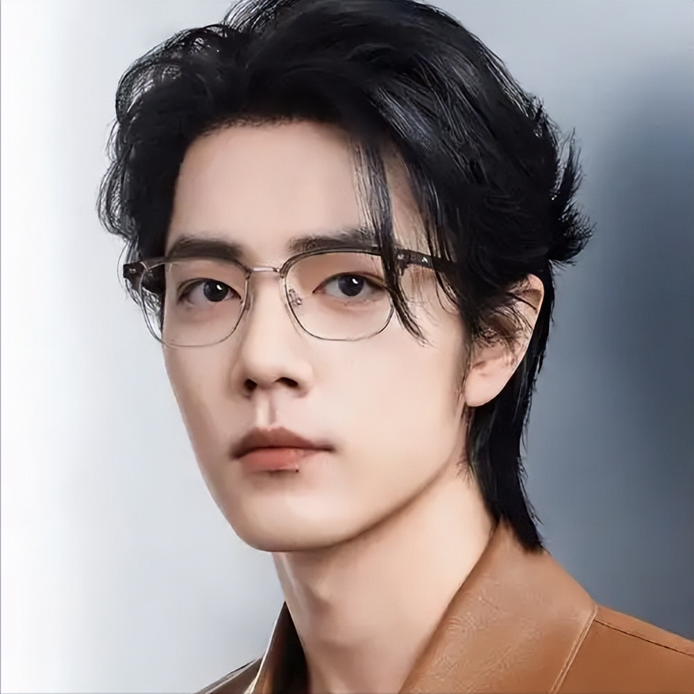 事实证明,34岁肖战已经走上了演员的另一条大道,杨紫一点没说错