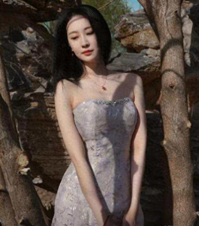 40 岁王乐君近照曝光，依旧端庄又妩媚