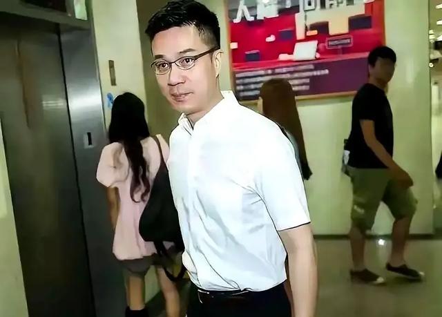 小s 和许雅筠真离了?曾被爆料外室和私生子进门,仨闺女无继承权