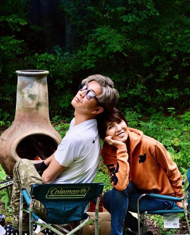 工藤静香木村拓哉结婚多年依旧恩爱！钱赚到手软，女儿个顶个的美