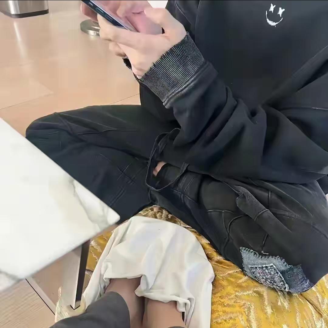 分手传闻8个月后，鹿晗关晓彤也没想到，两人的体面被女网红撕碎