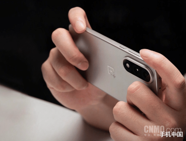 換機就選一加Ace 5至尊版！不僅電量管飽而且性能超強