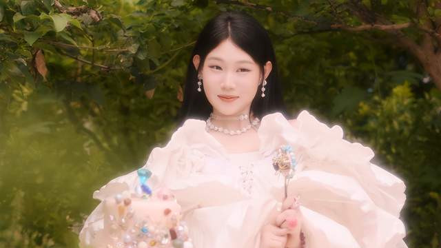 雷佳音女儿竟变成“大姑娘”，发出跳舞照片，长相不仅高级还漂亮