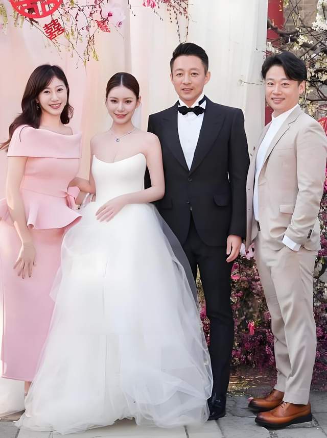 王中磊搂腰马筱梅引风波！汪小菲群怒骂女方回应，李冰冰无辜躺枪