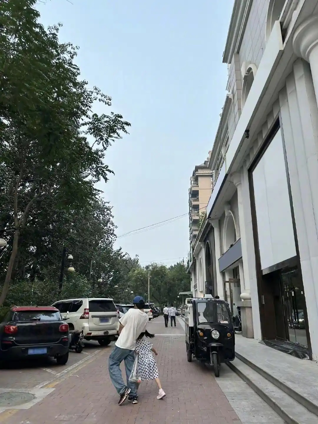 董子健为8岁女儿庆生,带“大福”马场骑马,孙怡还未给女儿祝福