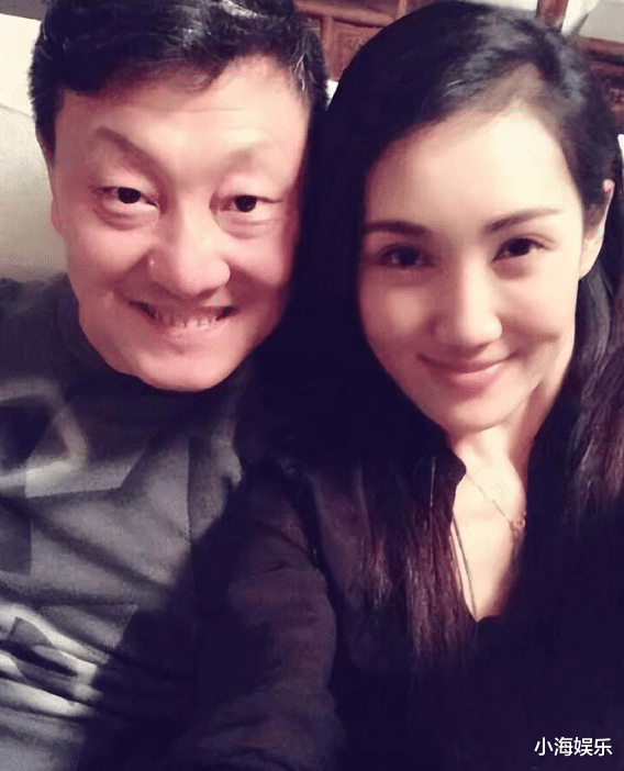 韩磊妻子深夜辟谣，怒斥白瑞冒充自己炒作，该网红早就劣迹斑斑