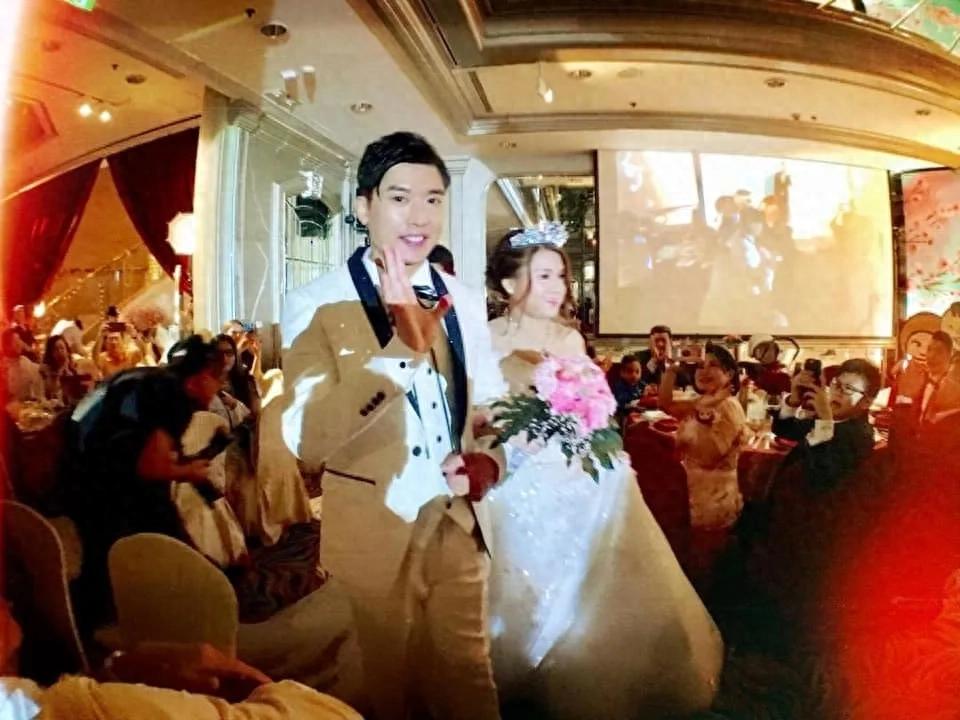 《爱回家》男星结婚7年罕晒结婚照，太太样貌曝光被指有福气