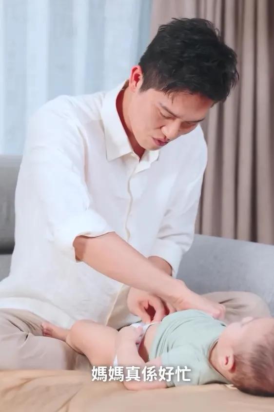 港姐麦明诗罕见公开儿子正面样貌,帅气老公一行为获网友赞好爸爸