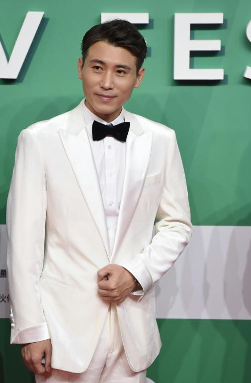 官方发文，高调官宣51岁李乃文喜讯，让辛柏青和整个娱乐圈沉默了