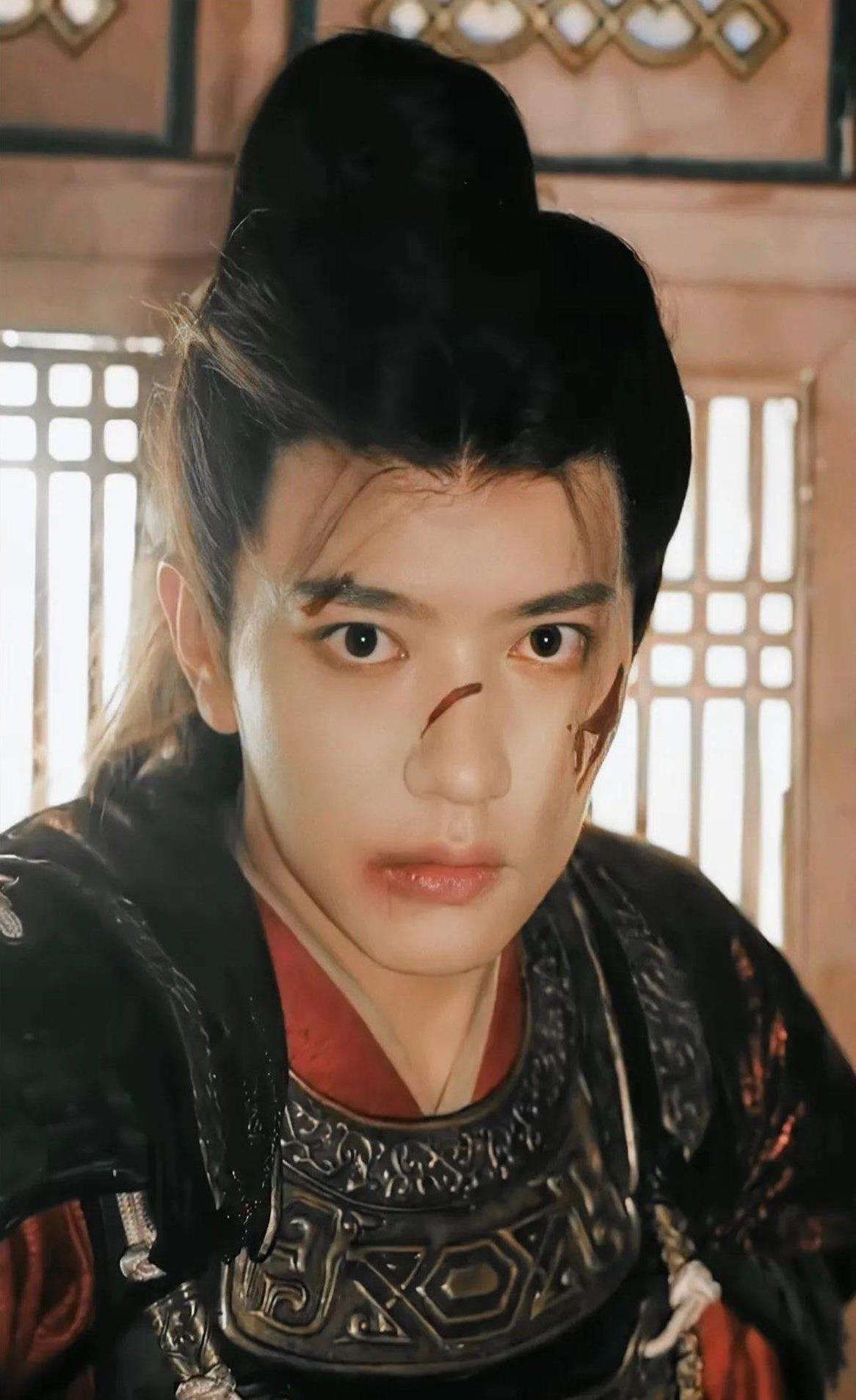 爆款短剧男演员人气排名前二十大换血 曾辉一夜之间掉出前十！