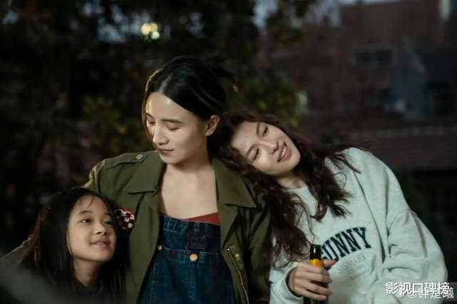 钟楚曦把岭南特产带上红毯,时尚造型满分,活该她红