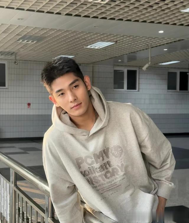 梁浩川是体育生，他也是一位非常优秀的男演员。