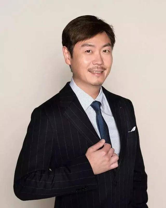 TVB知名男星恋爱十年首度公开，谈自己随时闪婚成暖男！