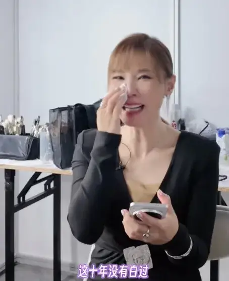 这才是歌手,一开口就引赞叹,网友:别卖房子了,回来继续唱吧