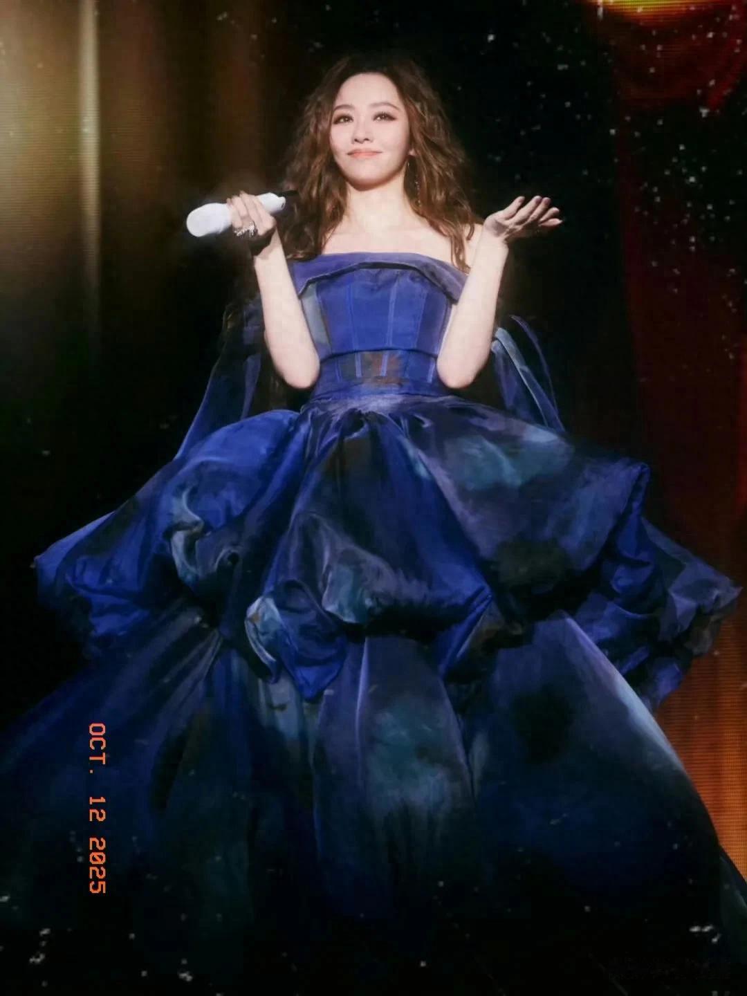 张靓颖41岁生日，刘亦菲、王力宏、邓紫棋、黄宏子凡录VCR送祝福