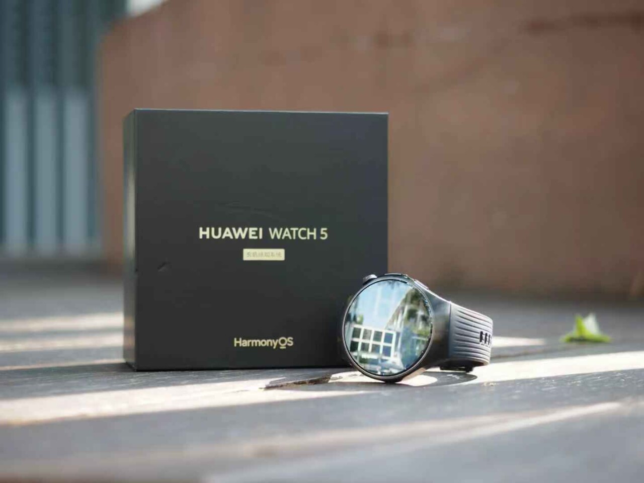 华为WATCH 5上手:质感依旧高级,这项功能碾压苹果