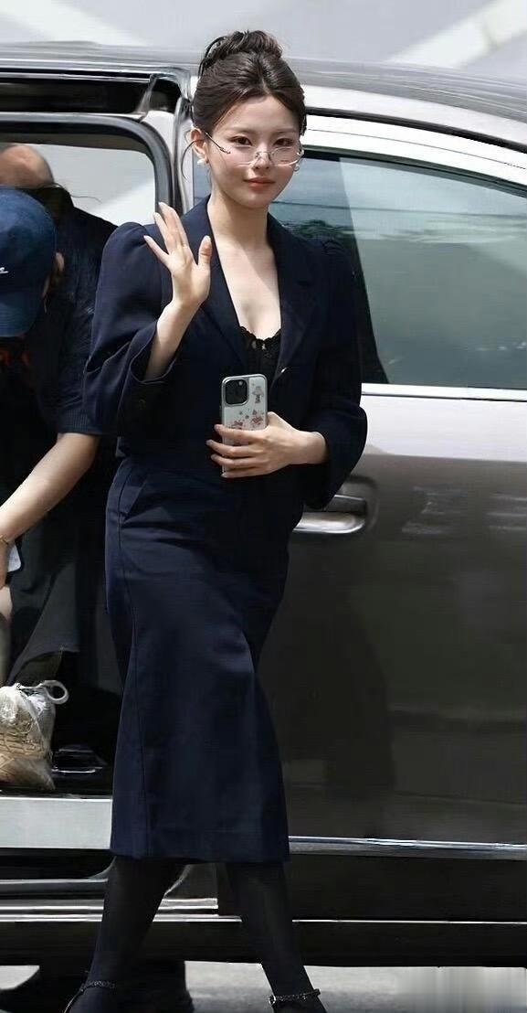 杨超越|路透 纯欲风这块拿捏死死地 ?