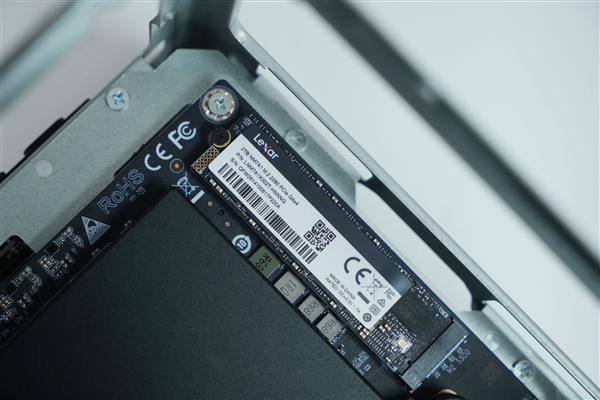 全球首個液冷迷你機！abee AI Station 395 Max工作站圖賞