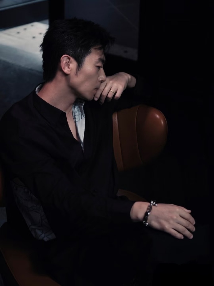 沈佳妮也没想到，41岁老公朱亚文再破天花板，让整个娱乐圈沉默了