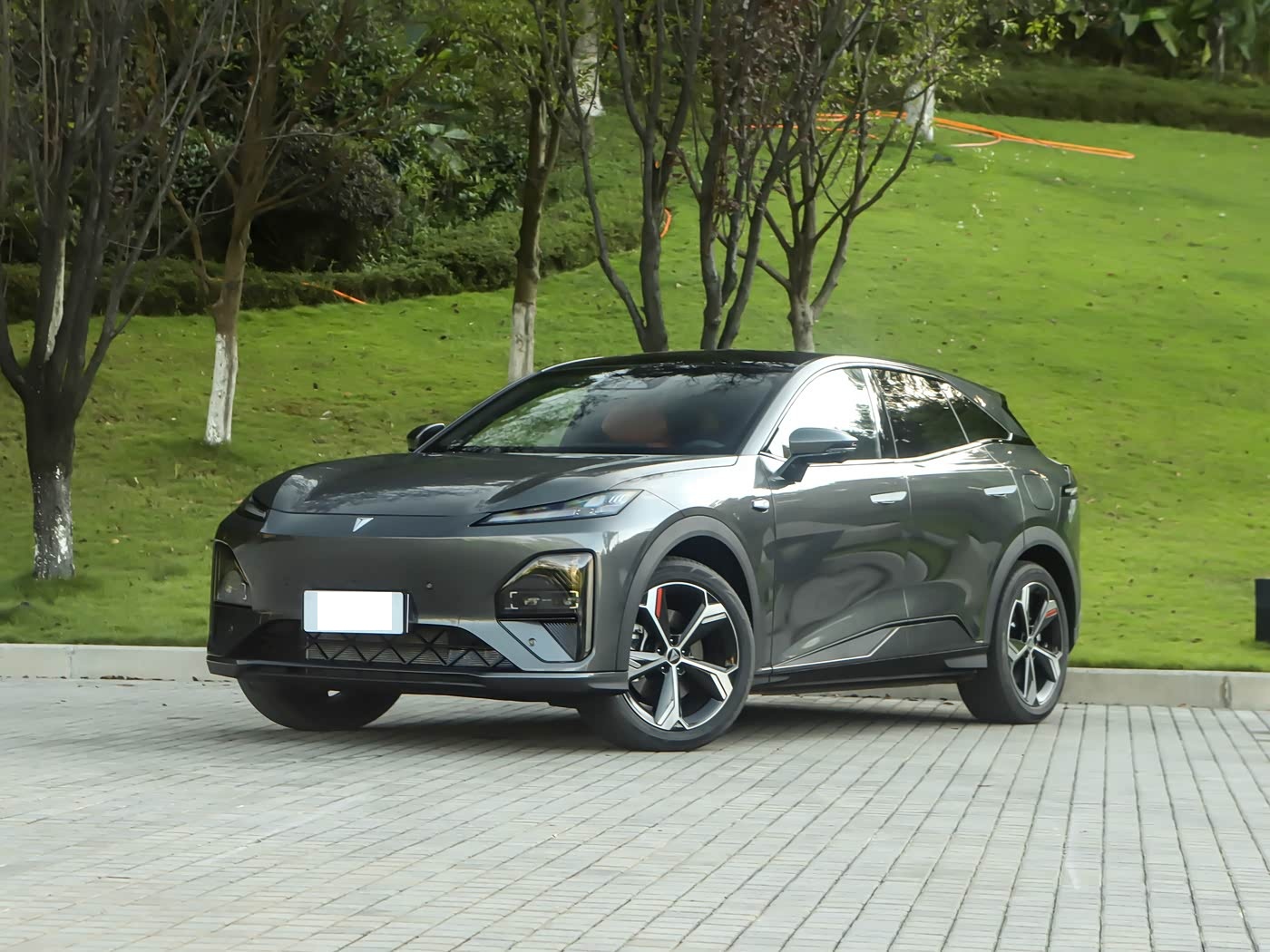 长安全新中型SUV上市很亲民，配纯电/增程双动力，纯电续航300Km