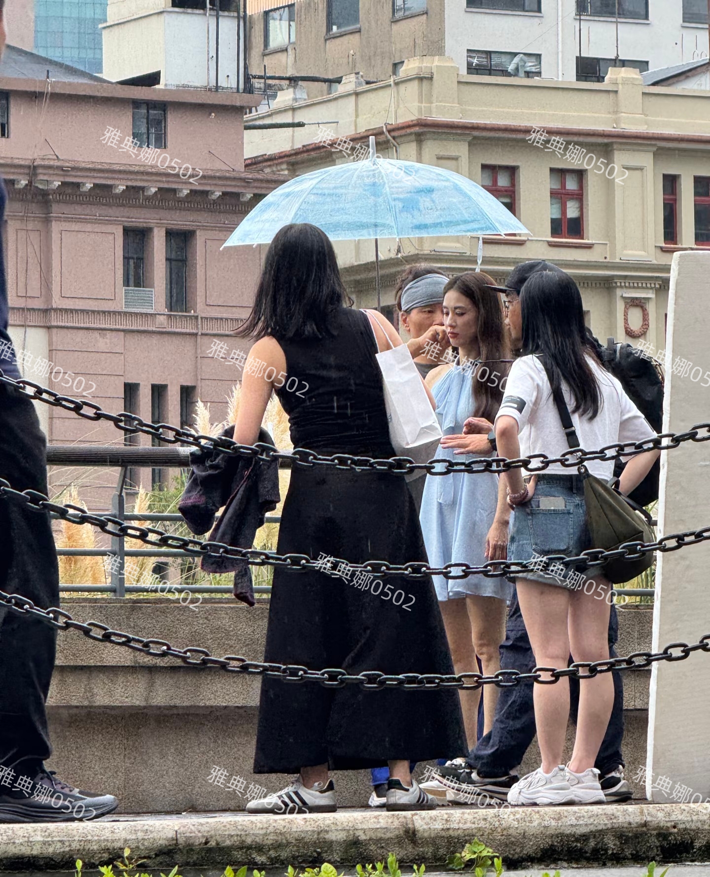 黄圣依从身边走过本人高瘦白亭亭玉立顾盼生姿只一眼就被她圈粉了