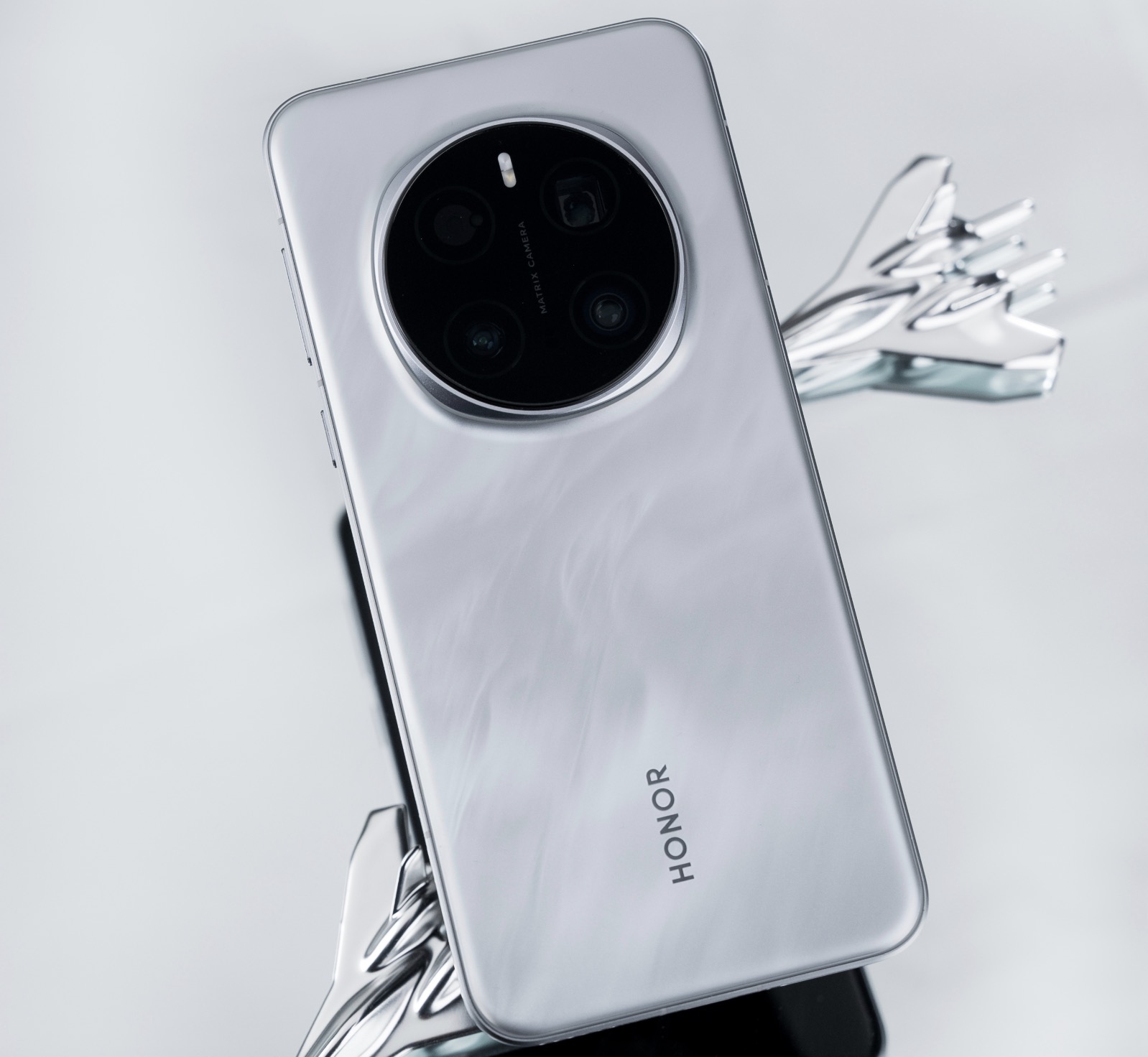 荣耀怎么了?magic7系列一跌再跌,骁龙8至尊版旗舰低至3228元起