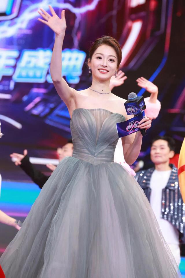 冯琳：灵动之姿，绽放光芒