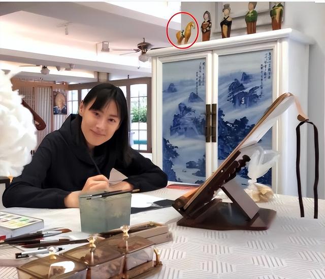 梁洛施母亲节获儿子送蛋糕和鲜花，16岁大儿子李长治文采不错！