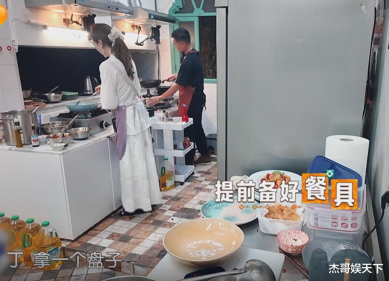 忙的忙死，闲的闲死，黄晓明累到旧伤复发，《中餐厅》口碑翻车了