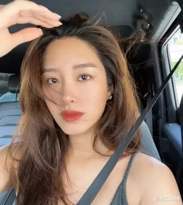 杨采钰晒产后美照，被扒出在高端的月子中心，有些憔悴与疲惫